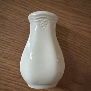 Lenox Casual Elegance Pepper Shaker Cream Color W/‎ Stopper